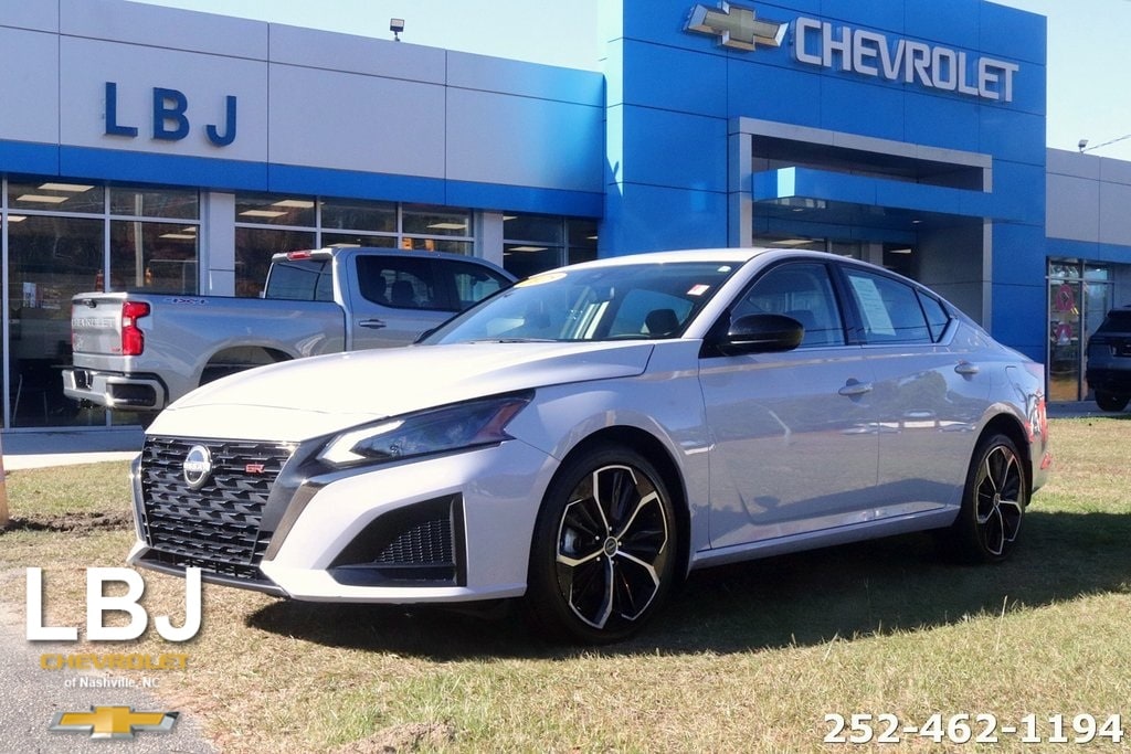 2025 Nissan Altima SR's photo