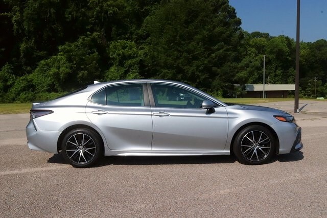 2024 Toyota Camry SE photo 4