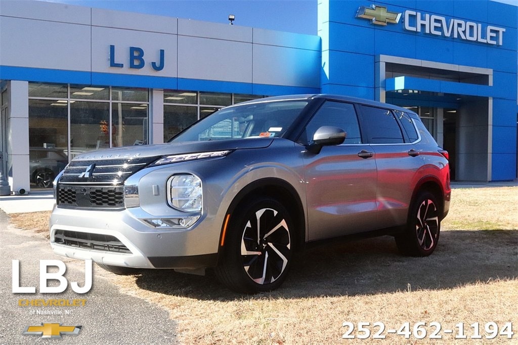 2022 Mitsubishi Outlander SE's photo