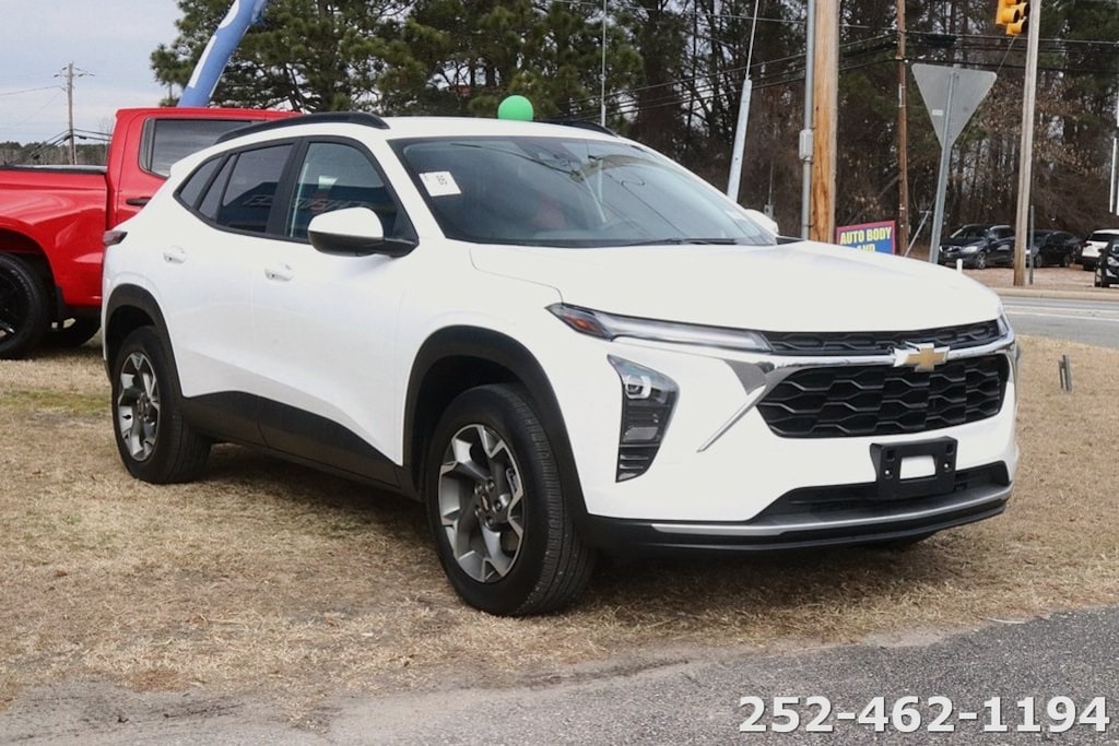 Used 2025 Chevrolet Trax LT SUV