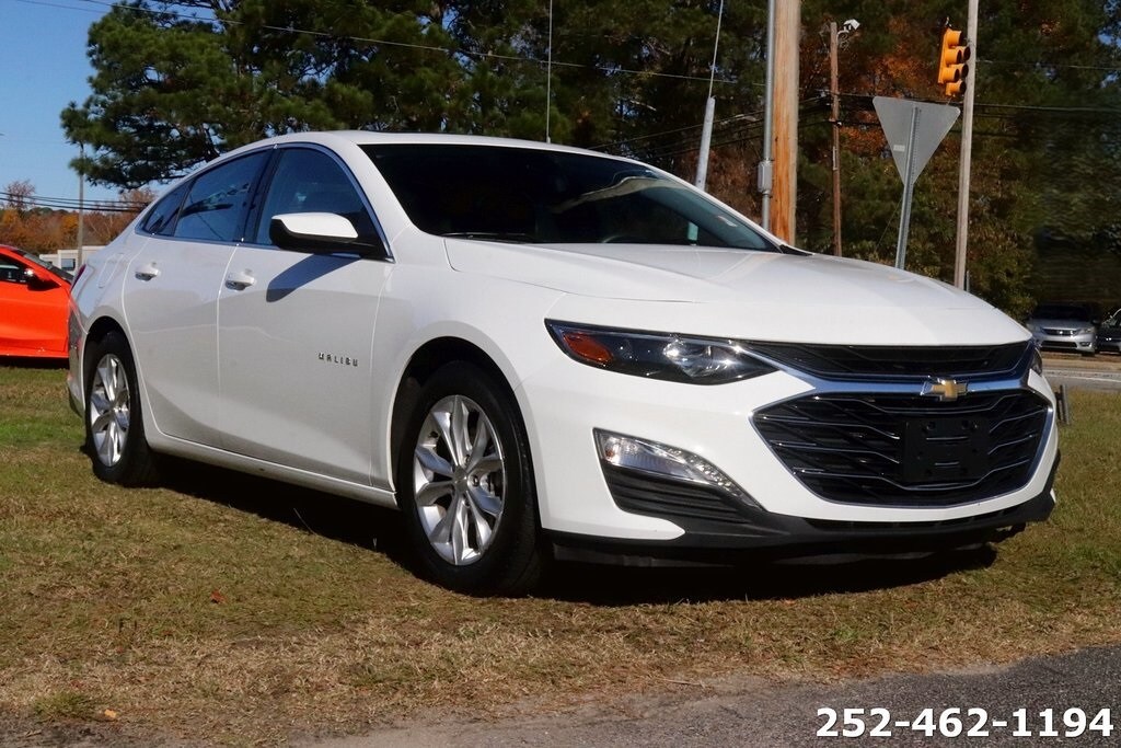 2024 Chevrolet Malibu 1LT photo 2