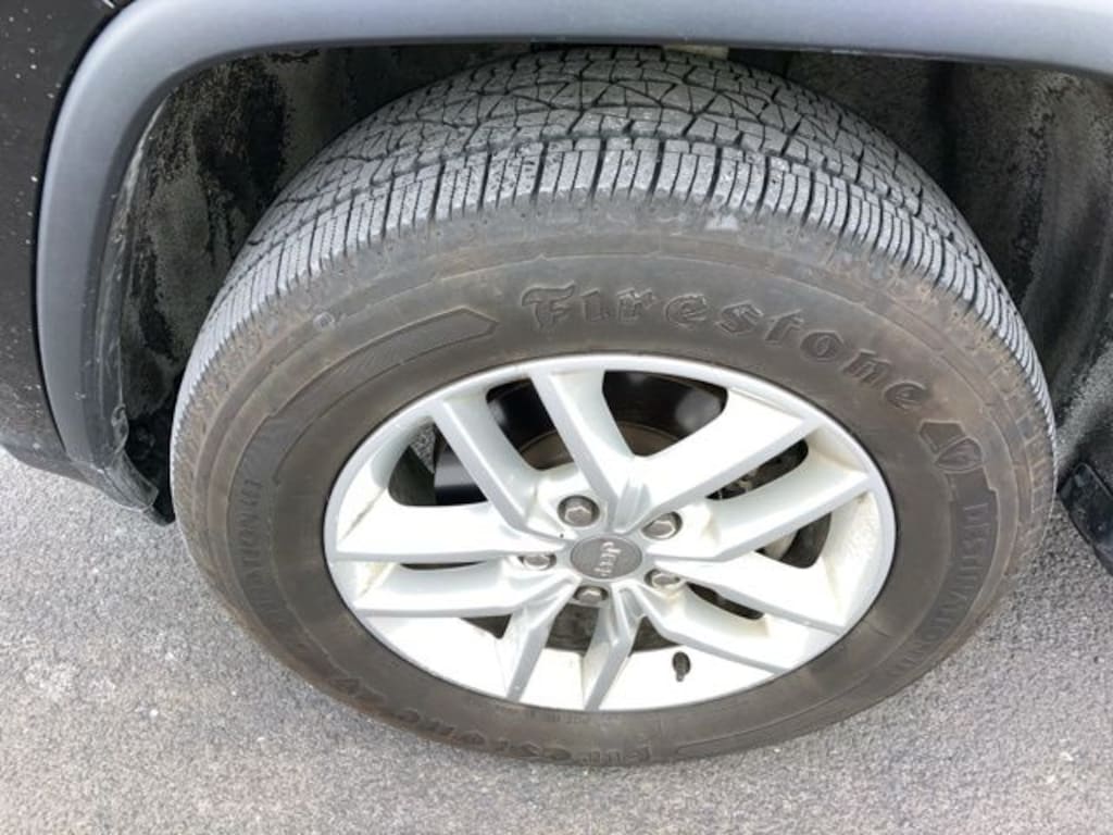 Used 2018 Jeep Grand Cherokee Laredo SUV