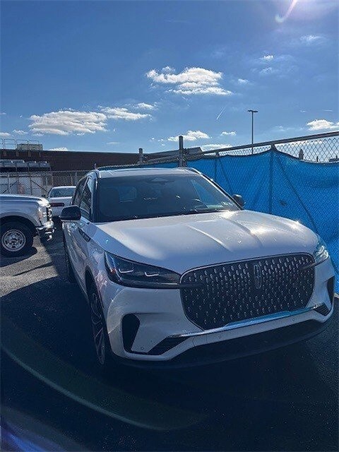 2025 Lincoln Aviator Reserve photo 3