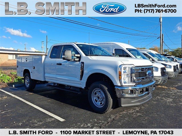 2025 Ford F-350 Super Duty Chassis Cab XL's photo