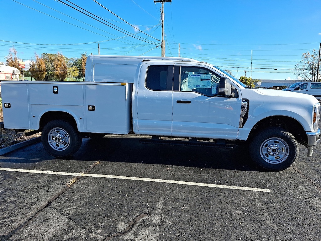 New 2025 Ford Chassis Cab F-350 XL TRUCK