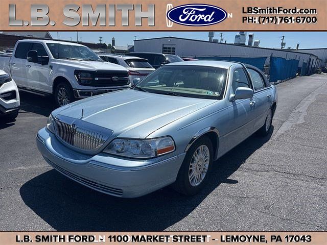 2011 Lincoln Town Car Signature Limited's photo