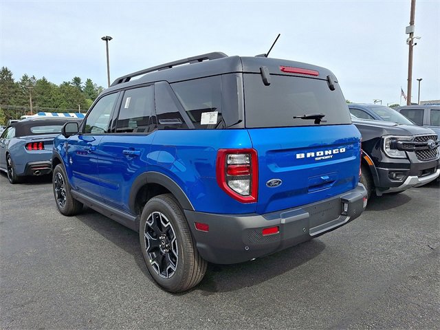 2025 Ford Bronco Sport Outer Banks photo 2