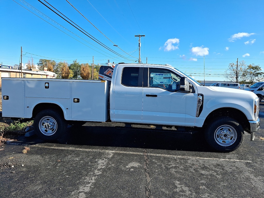 New 2025 Ford Chassis Cab F-350 XL TRUCK