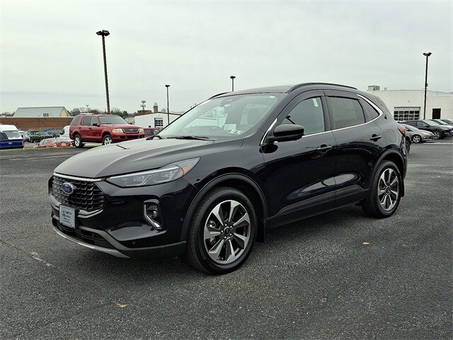 2023 Ford Escape Hybrid Platinum photo 2