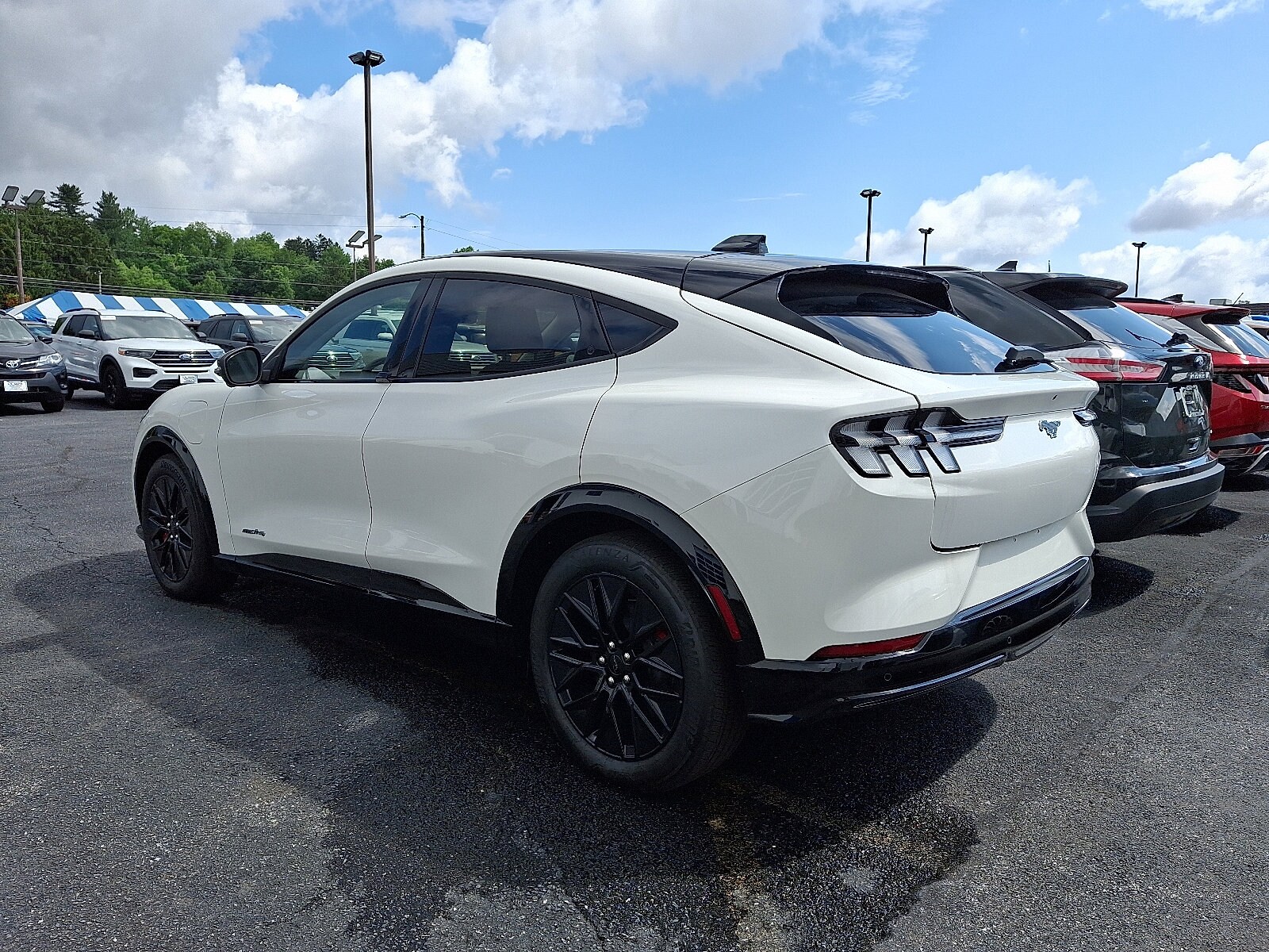 2025 Ford Mustang Mach-E Premium photo 4