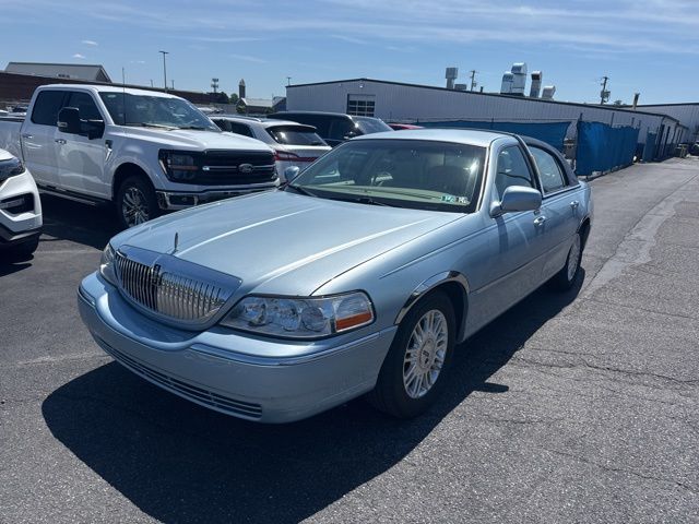 2011 Lincoln Town Car's photo