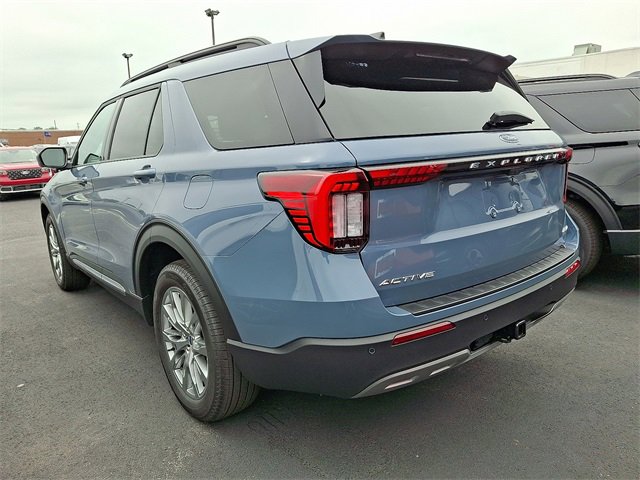 2025 Ford Explorer photo 3
