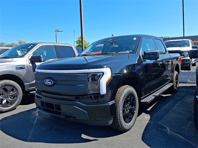 2025 Ford F-150 Lightning XLT photo 2