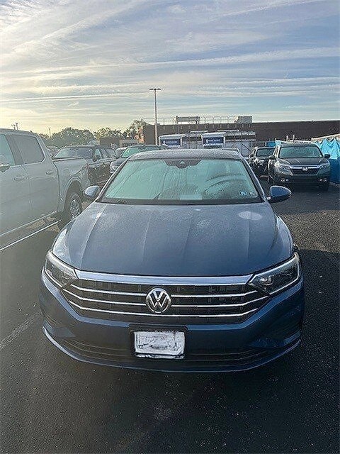 2020 Volkswagen Jetta SEL photo 2