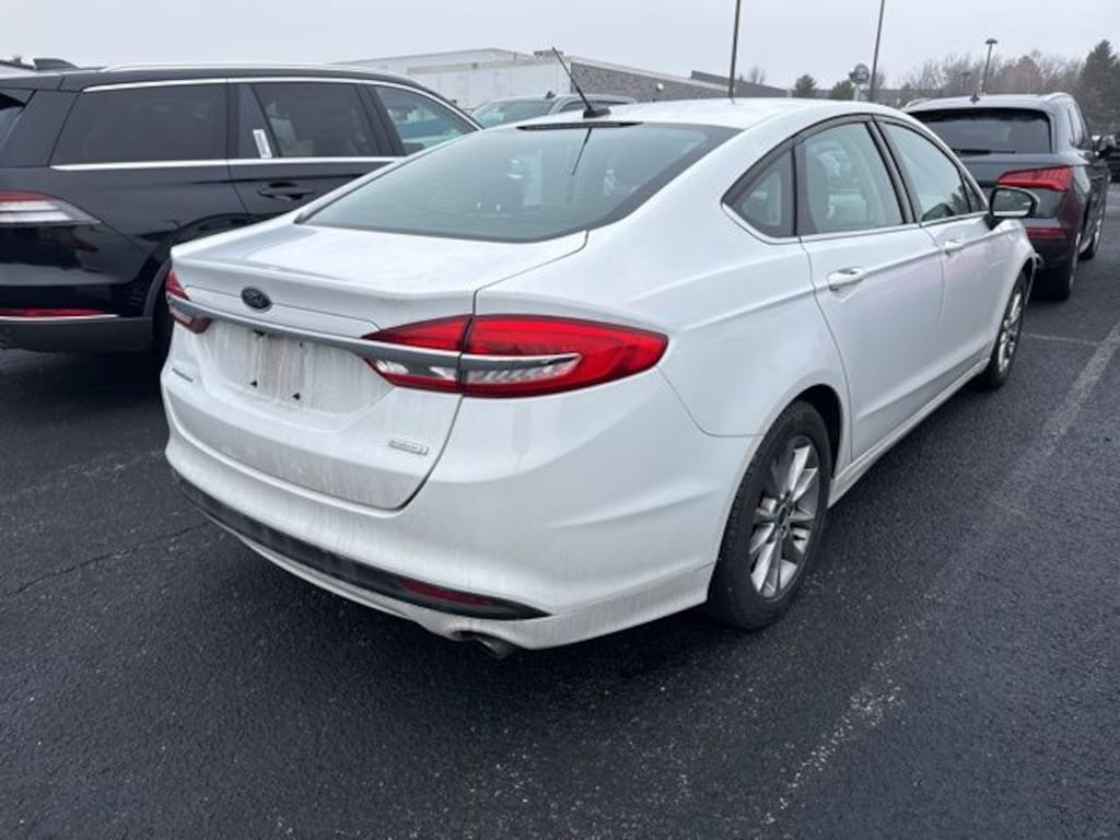 Used 2017 Ford Fusion SE Sedan