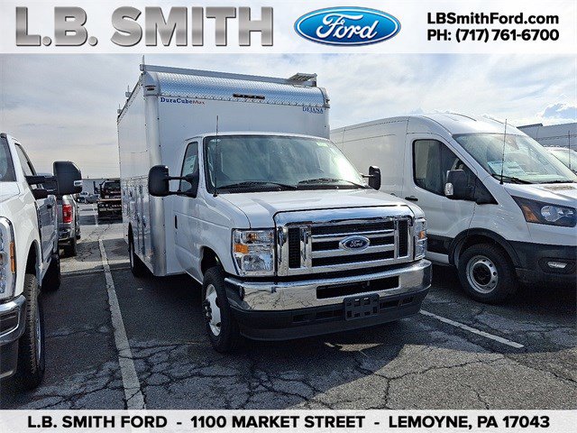 2025 Ford E-Series Cutaway Base's photo