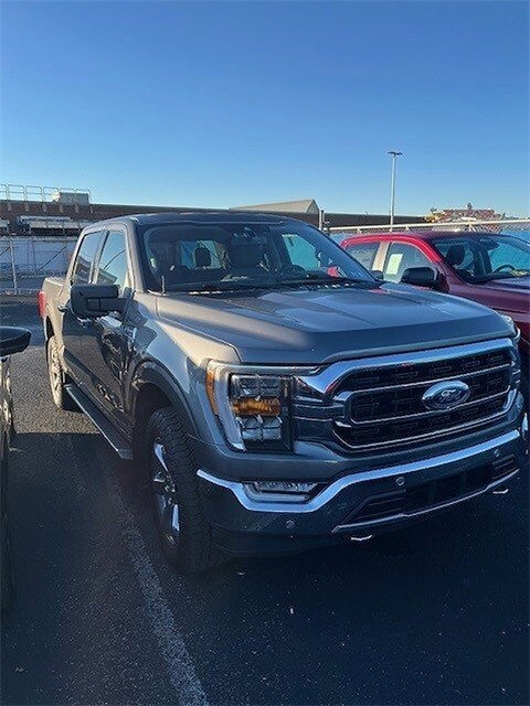 2021 Ford F-150 XLT photo 2