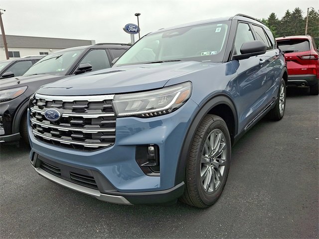 2025 Ford Explorer photo 2