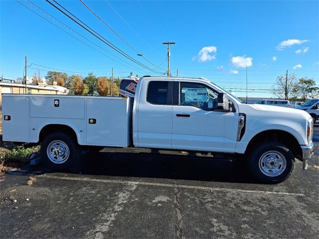 New 2025 Ford Chassis Cab F-350 XL TRUCK