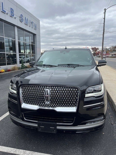 2024 Lincoln Navigator Premiere photo 2