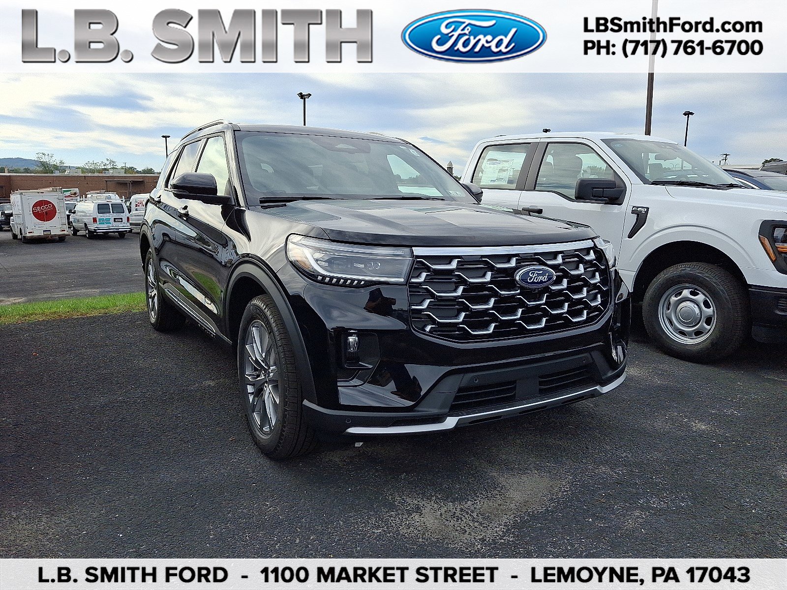 2025 Ford Explorer Platinum's photo