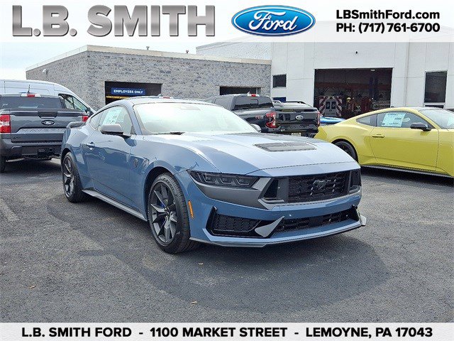 2025 Ford Mustang Dark Horse's photo