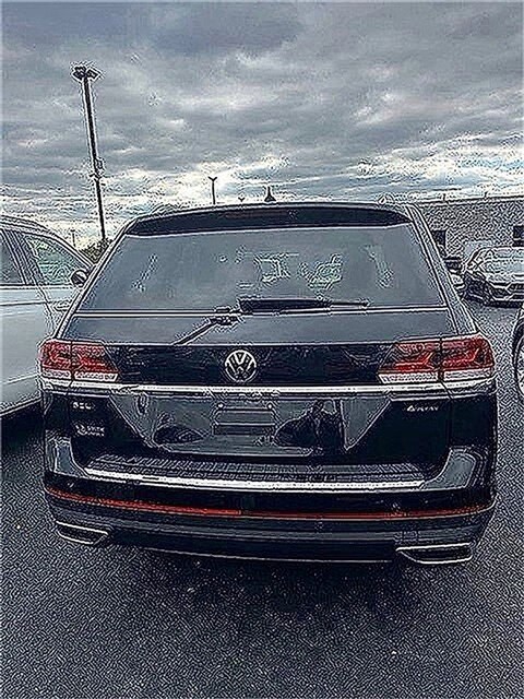 2023 Volkswagen Atlas SEL photo 3