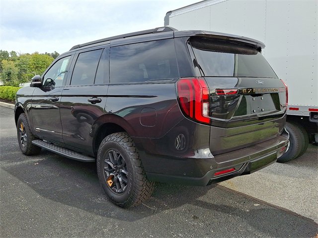 2025 Ford Expedition photo 2