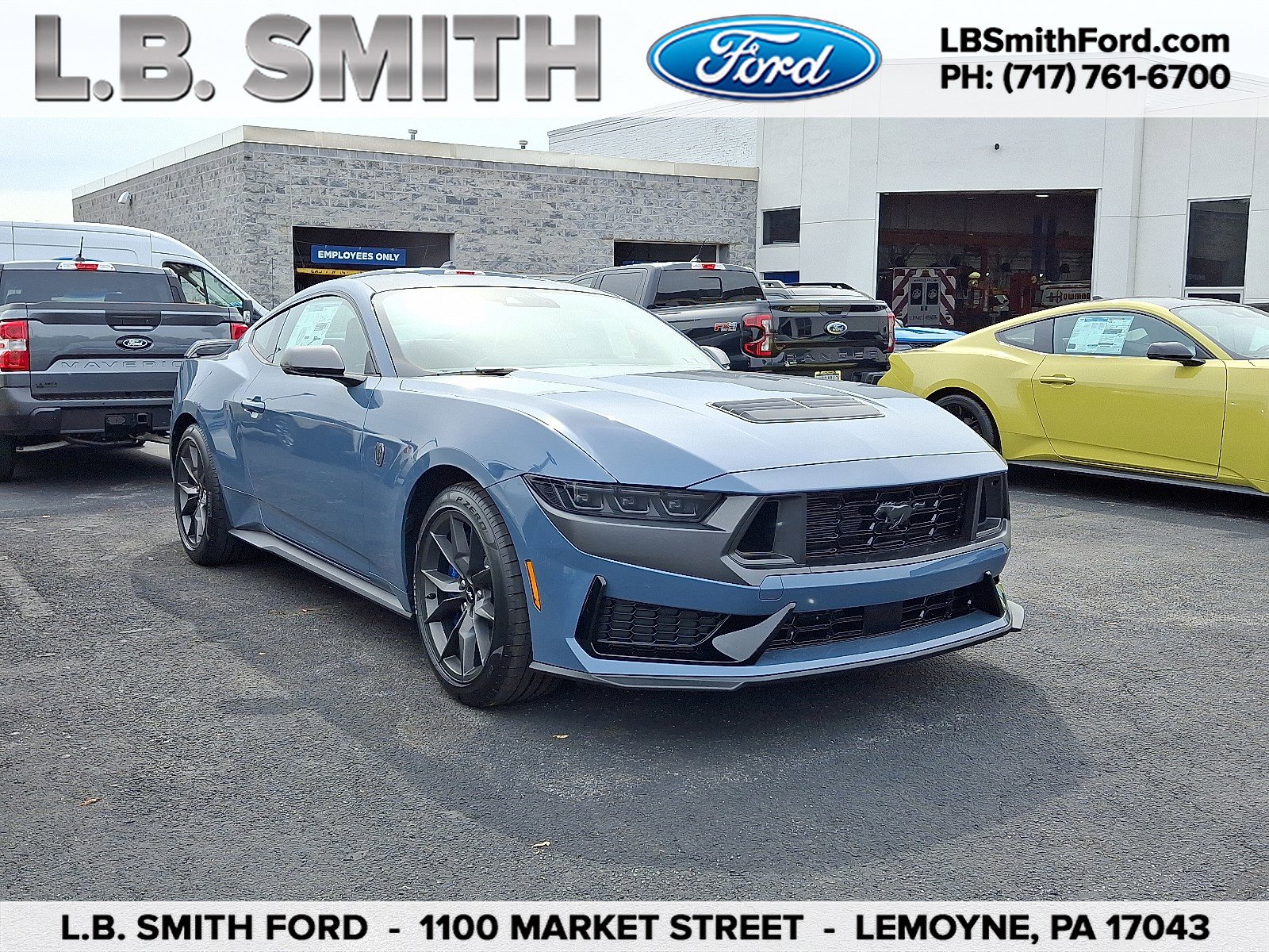 2025 Ford Mustang Dark Horse's photo