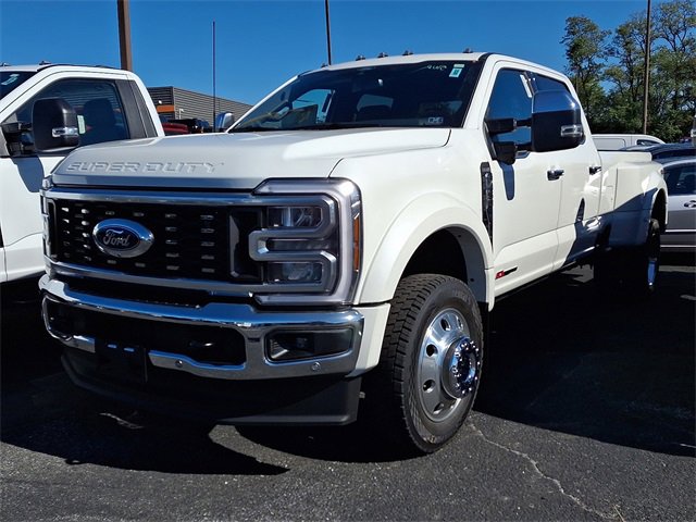 2026 Ford F-450 photo 3
