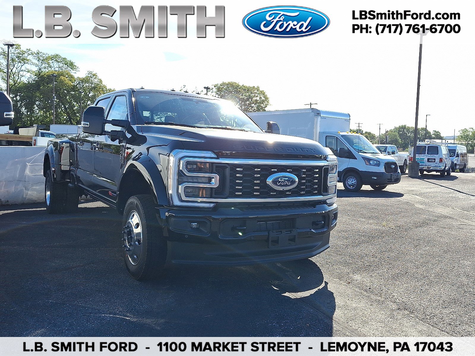 2026 Ford F-450 Super Duty Platinum's photo