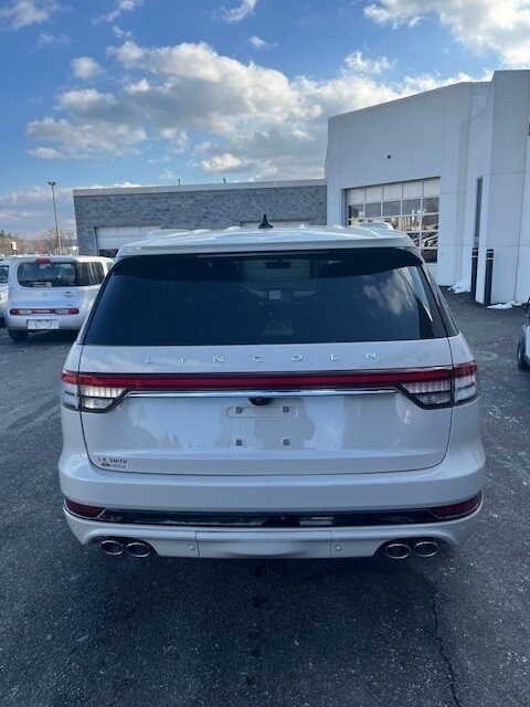 2021 Lincoln Aviator Grand Touring photo 2