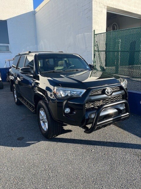 2019 Toyota 4Runner SR5 photo 2