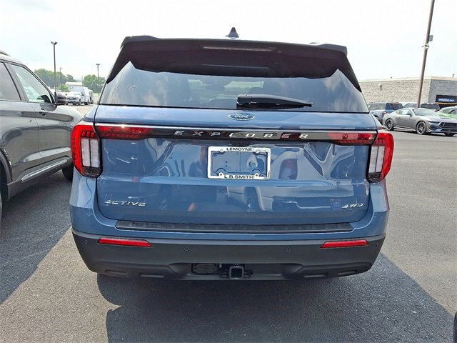 2025 Ford Explorer photo 3
