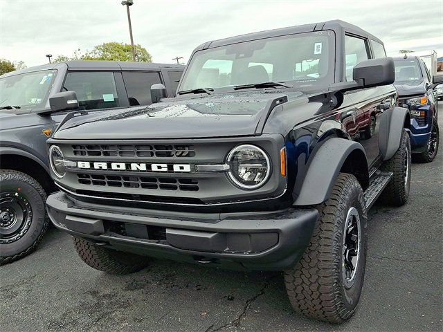 2025 Ford Bronco Base photo 2