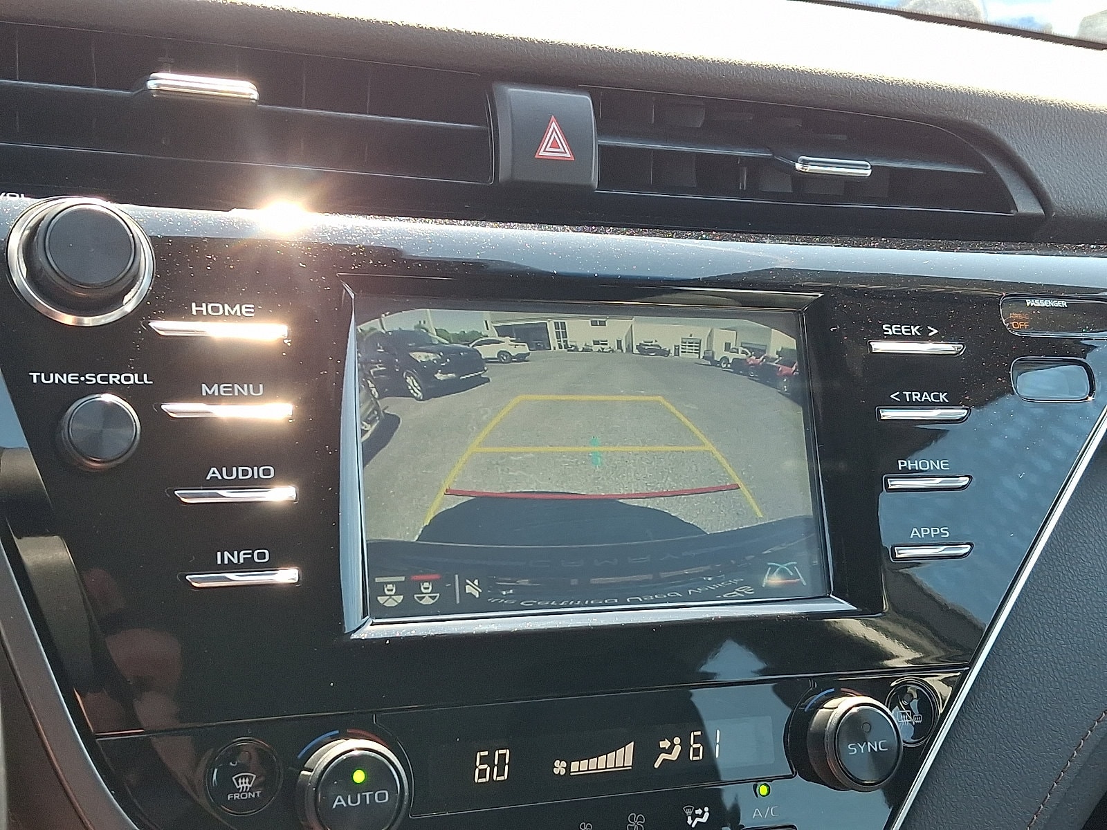 2018 Toyota Camry XLE Hybrid - Photo 18