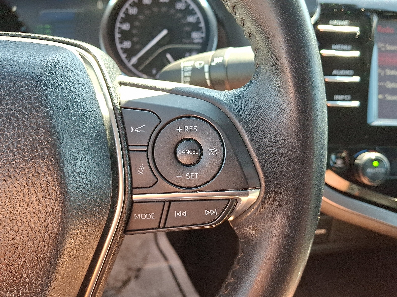 2018 Toyota Camry XLE Hybrid - Photo 22