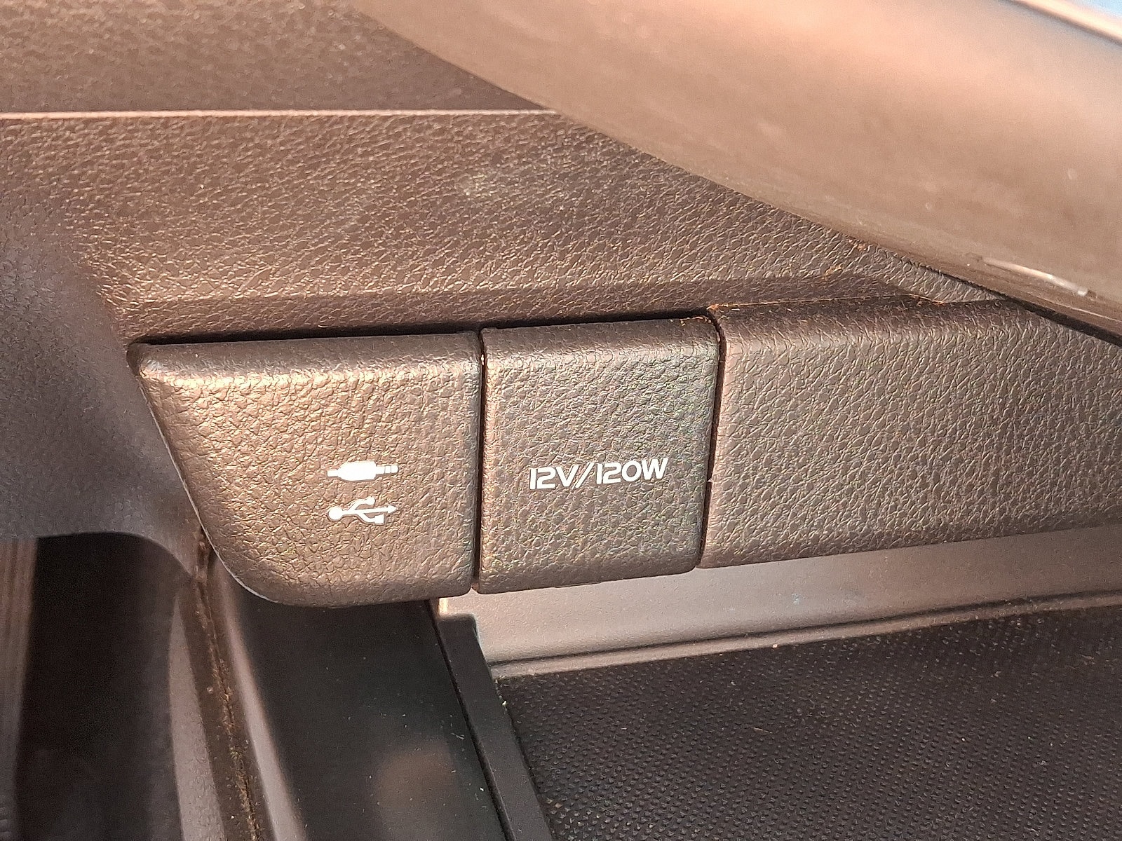 2018 Toyota Camry XLE Hybrid - Photo 25