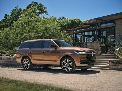 Discover the 2026 Lincoln Navigator Luxury SUV in Lemoyne