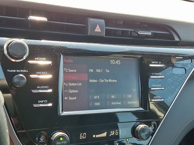 2018 Toyota Camry XLE Hybrid - Photo 17