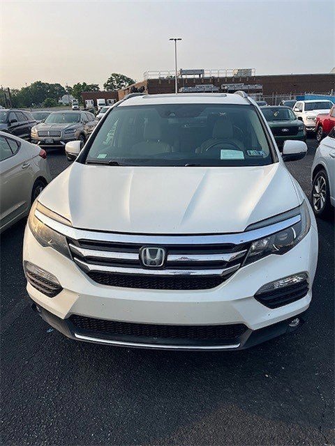 Used 2018 Honda CR-V Touring with VIN 2HKRW2H98JH648615 for sale in Lemoyne, PA