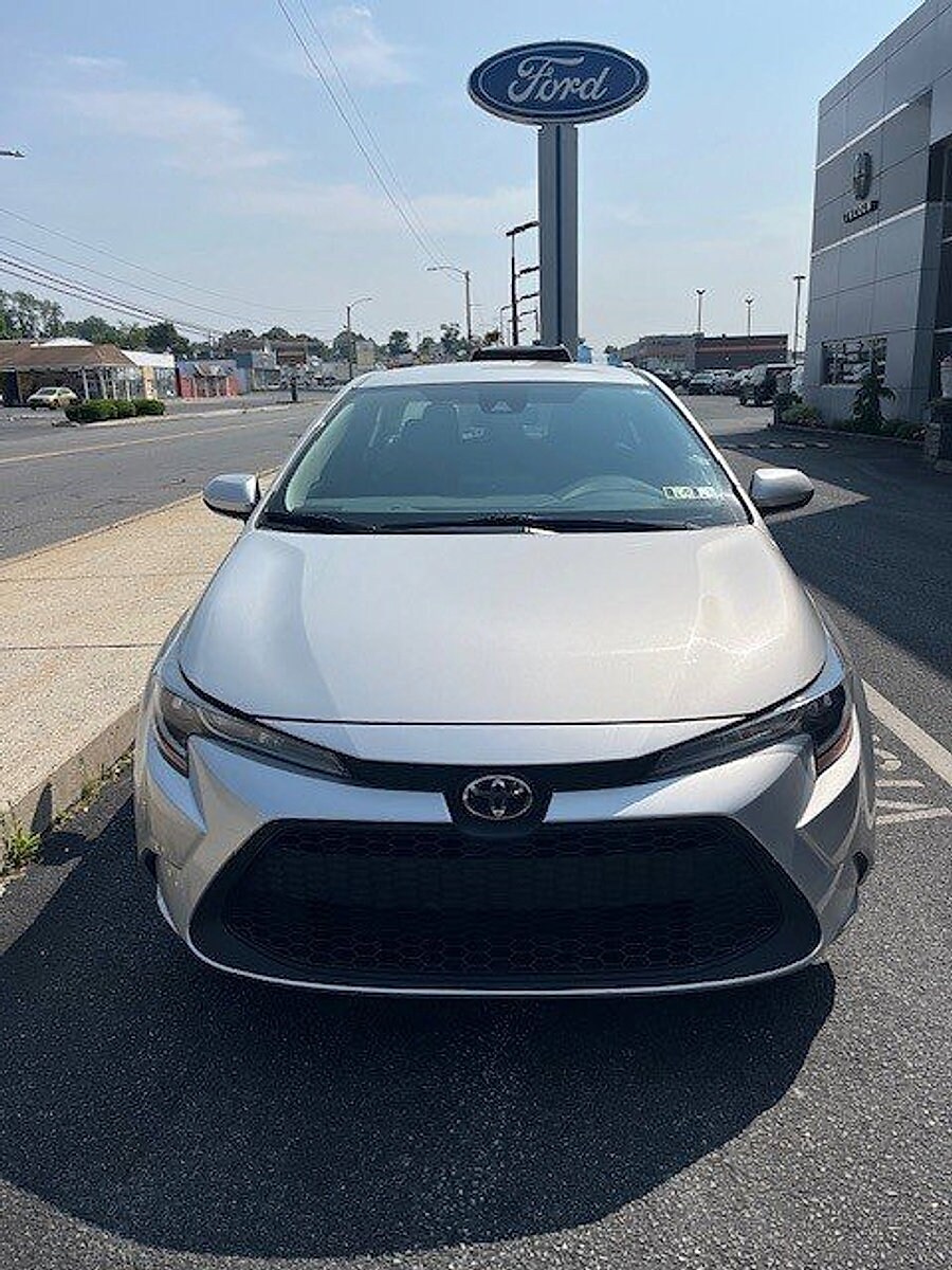 Used 2022 Toyota Corolla LE with VIN 5YFEPMAE0NP358053 for sale in Lemoyne, PA