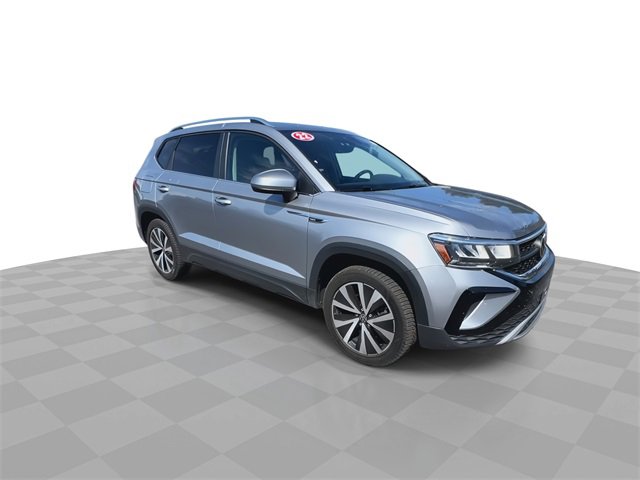 2022 Volkswagen Taos SE photo 2