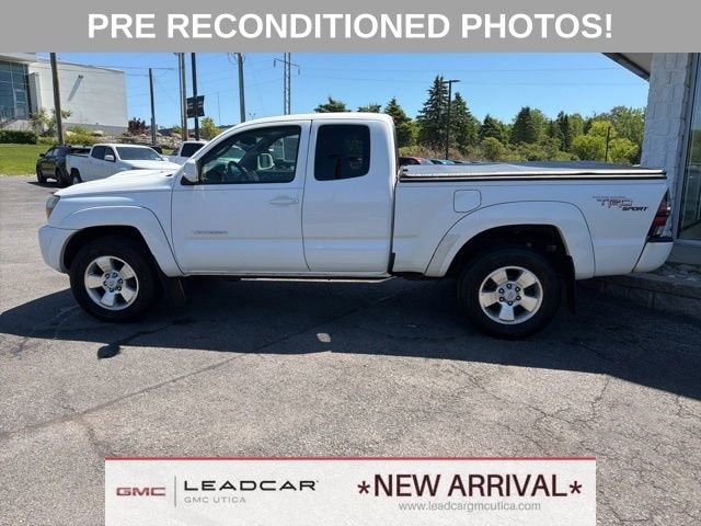 Used 2011 Toyota Tacoma Base with VIN 5TFUU4EN0BX015142 for sale in Utica, NY