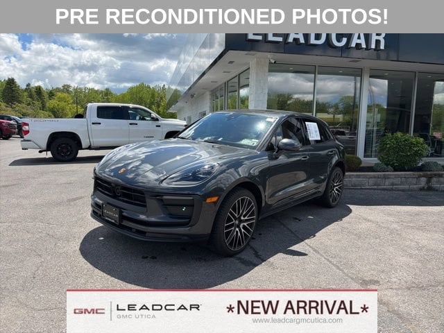 2023 Porsche Macan -'s photo