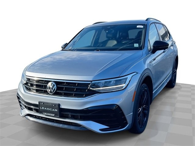 2022 Volkswagen Tiguan SE R-LINE BLACK's photo