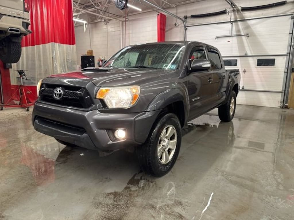 Used 2015 Toyota Tacoma Base V6 Truck
