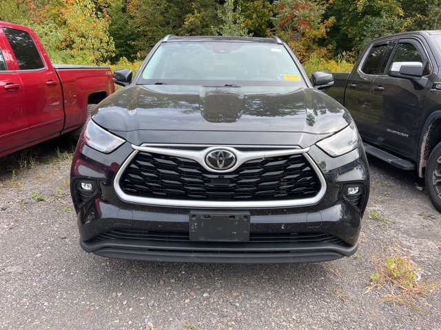 2021 Toyota Highlander XLE photo 2