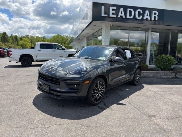 2023 Porsche Macan -'s photo