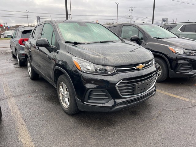 2022 Chevrolet Trax LS photo 3